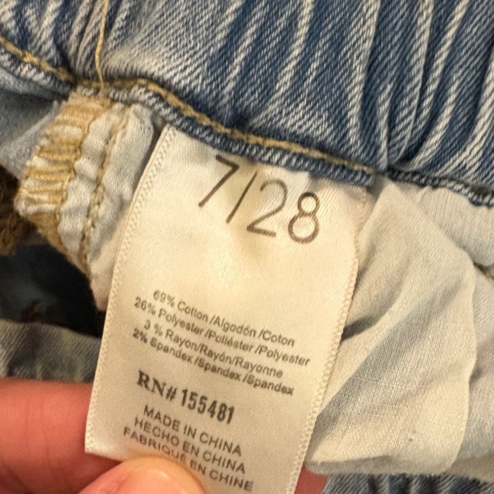 Women's Light Blue Cropped Jeans - Picture 3 of 5